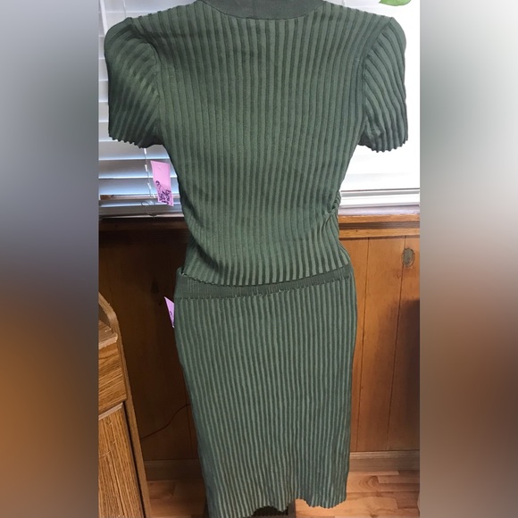 2 Piece Ribbed Knit V Neck Crop Top and High Waist MIDI, Bodycon Pencil Skirt - Picture 4 of 8